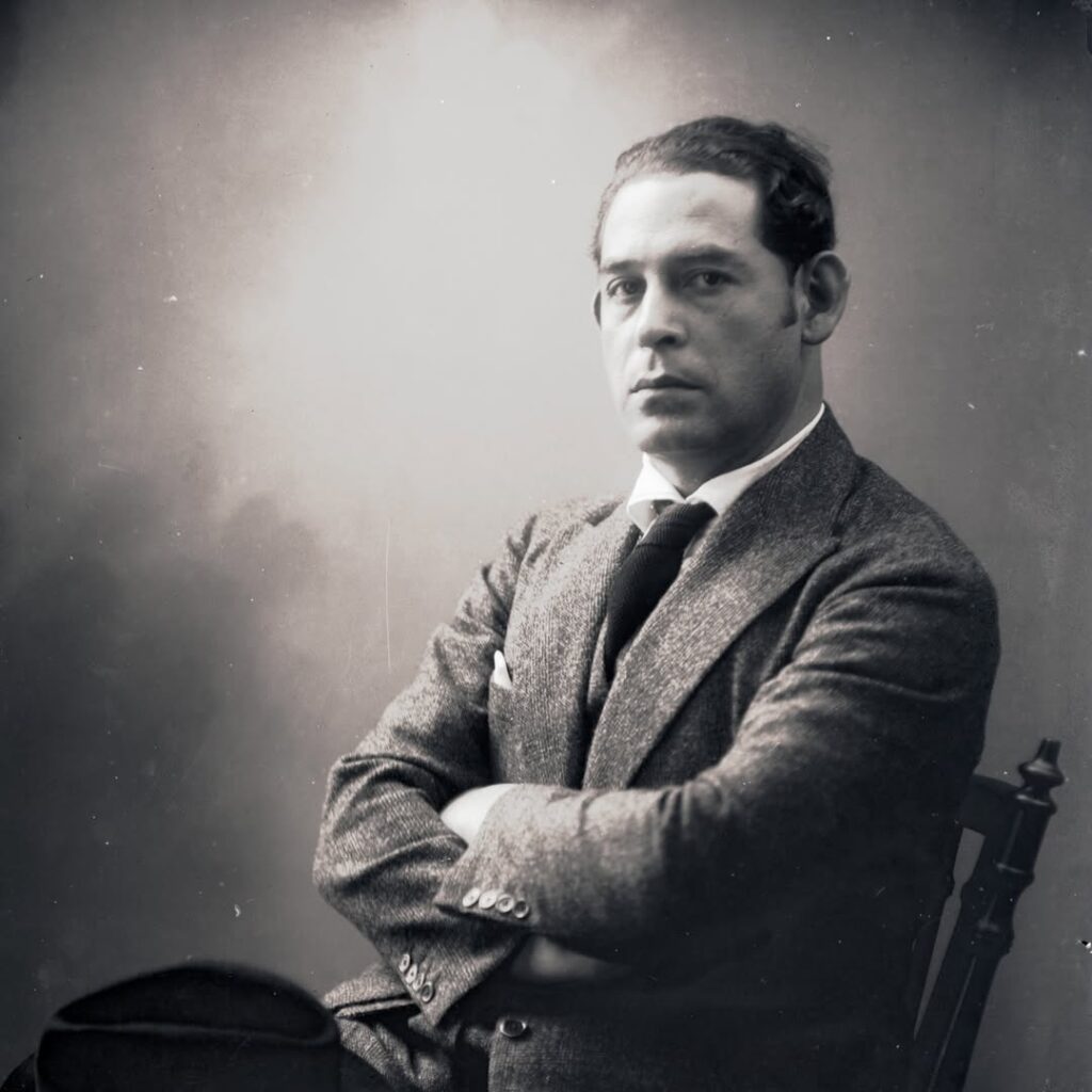 Retrato de José Sabogal, pionero del indigenismo pictórico en el Perú del siglo XX