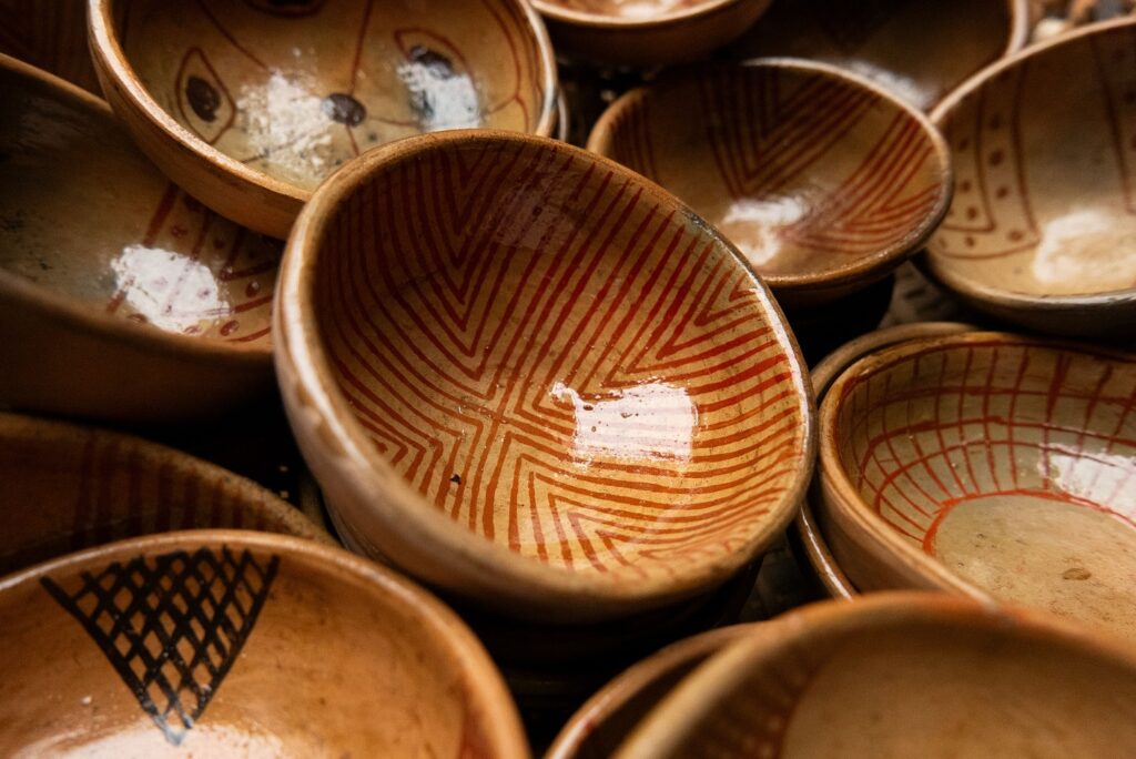 Cerámica Awajún del río Cenepa, elaborada con diseños tradicionales que reflejan la identidad cultural de la Amazonía peruana