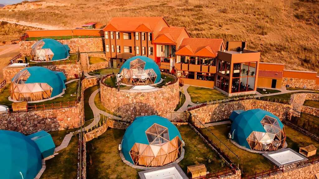 Domos de Memorable Sacred Experience en el Valle Sagrado, Cusco, un glamping con terrazas panorámicas ideales para observar el cielo nocturno de los Andes peruanos