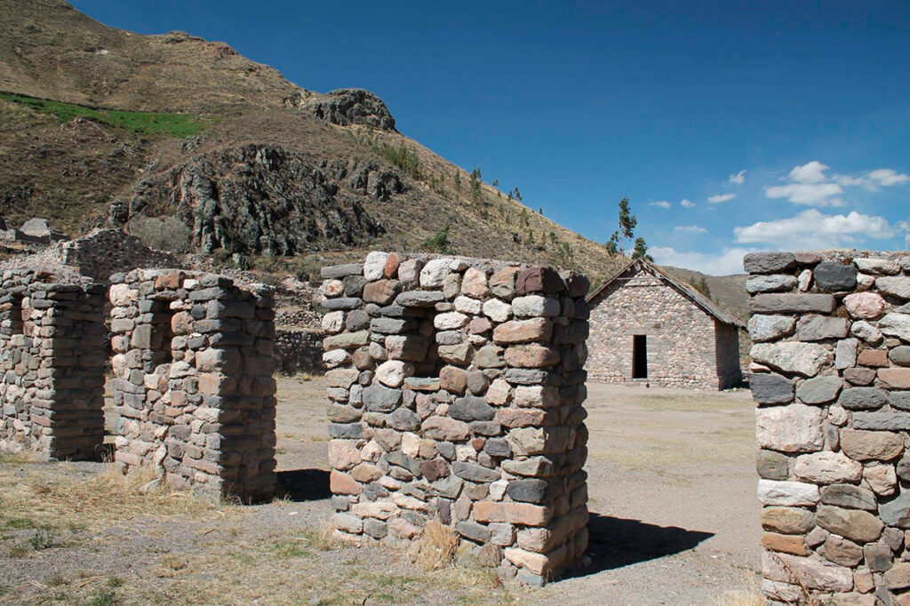 Restos de piedra del sitio arqueológico de Uyo Uyo en el valle del Colca, cerca del pueblo de Yanque
