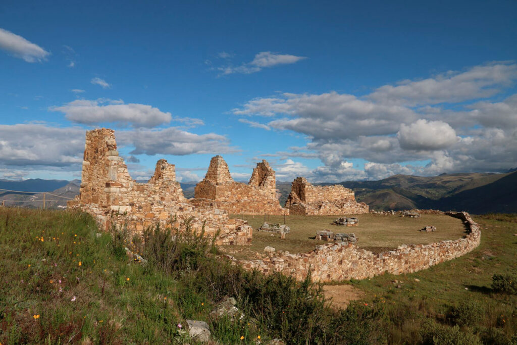 Ruinas de Marcahuamachuco, complejo arqueológico preincaico ubicado en la provincia de Sánchez Carrión, región La Libertad, Perú